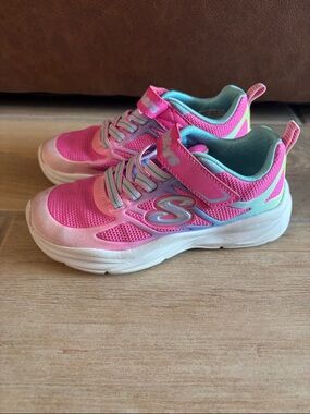 Girl’s slide on Sketchers size 13